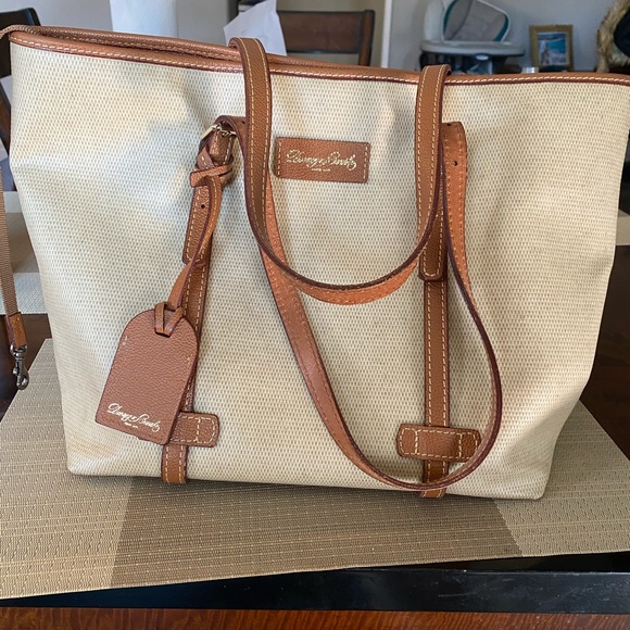Dooney & Bourke purse - Picture 1 of 3